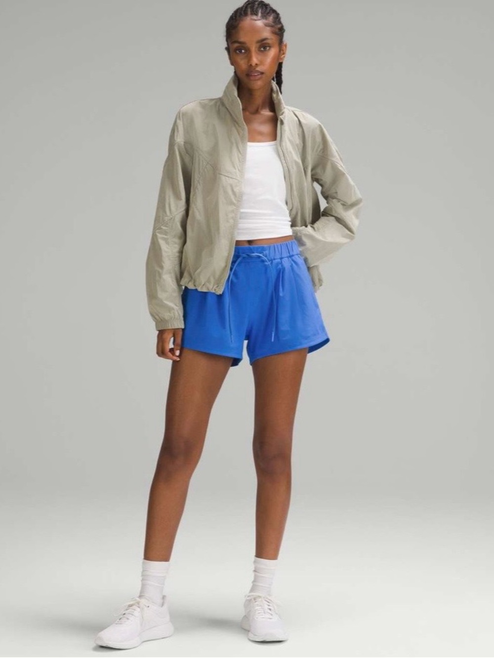 Lululemon Stroll at Sundown Mid-Rise Short 3" in Pipe Dream Blue in Size 4